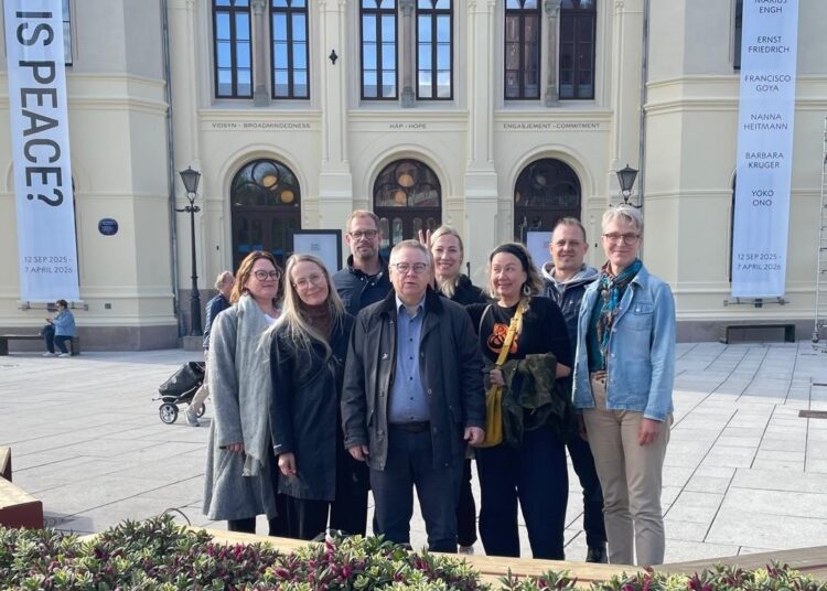 Building Bridges -hankkeen opastettu kierros Nobelin rauhankeskuksessa.