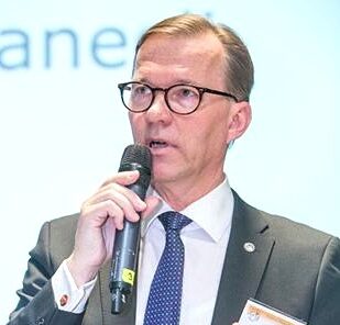 Kainuun OPiston hallituksen puheenjohtaja Timo Korhonen